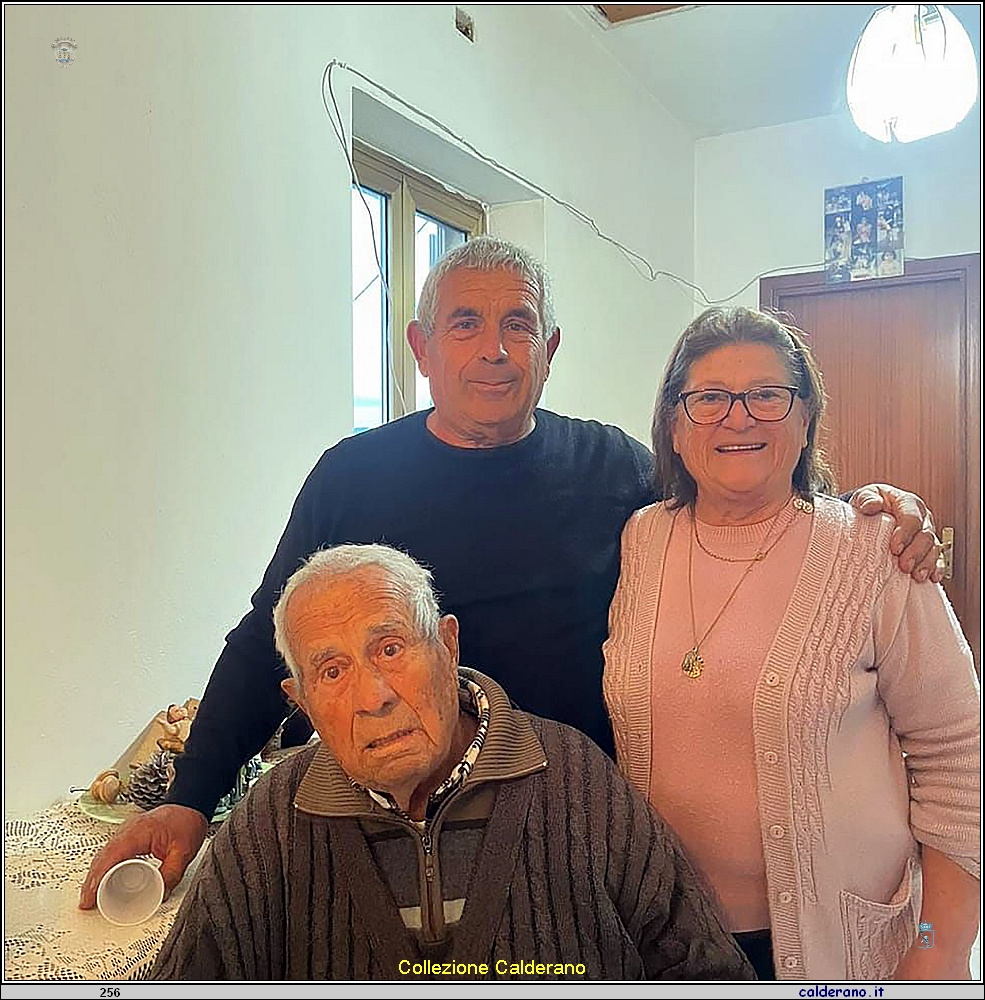 Nicola Latella con la moglie e il padre Consolato.jpg