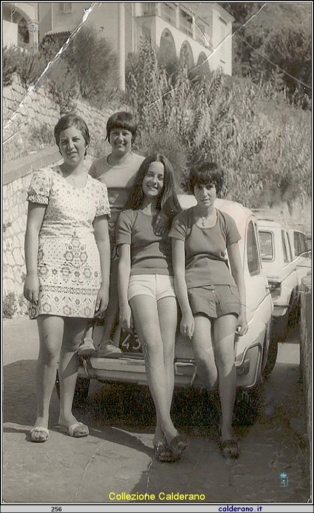 Nuccia e Daniela Tocci, Biagina Chiappetta e Marilina Tocci.jpg