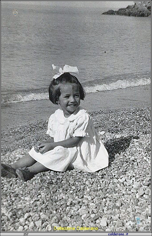 Caterina Chiappetta al Porto 1955.jpg