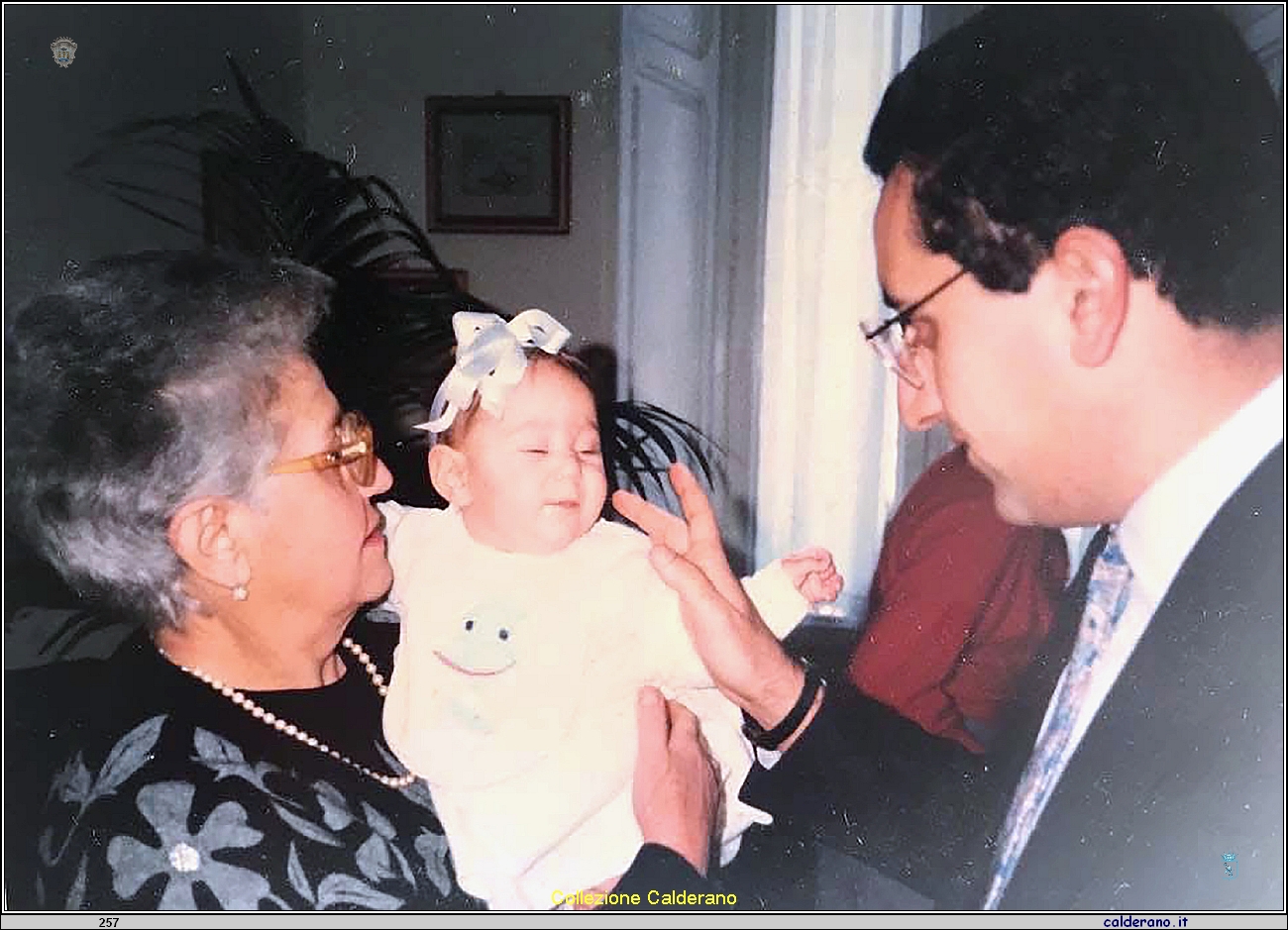 Corinna Schettino con la Nonna Franca Filato e Loris Schettino.JPG