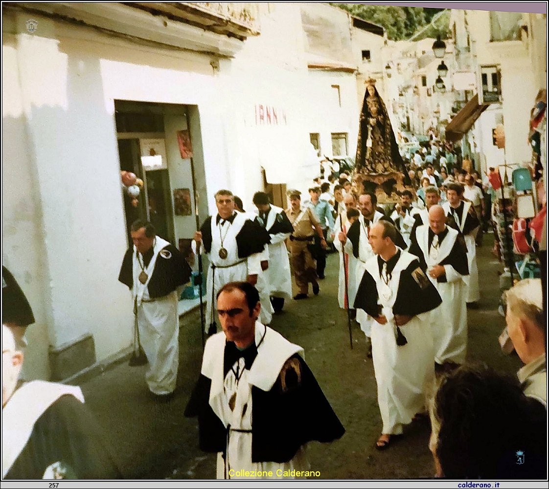 Processione della Madonna Addolorata 3.jpg