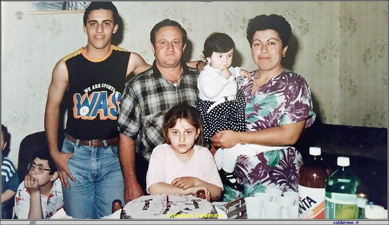 Vincenzo Apicella e la famiglia.jpg