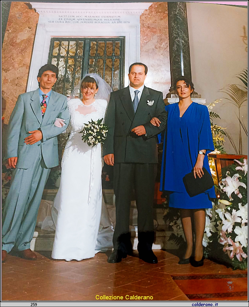 Anna Maria Dammiano e Felice Mitidieri sposi e Mariassunta Tarallo testimone - 1993.jpg