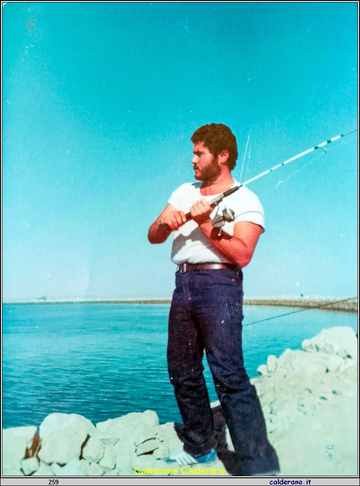 Giovanni Lagatta con il mulinello in Siria - 1978.jpg