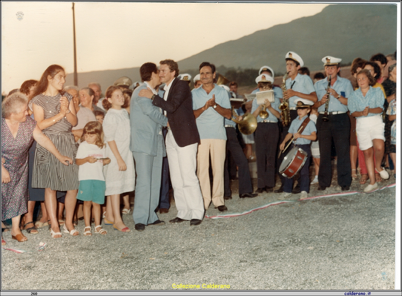 Inaugurazione a Massa del Campo da Tennis - Saluti tra l'Assessore Gerardo Sarsale e il Sindaco Fernando Sisinni.jpeg