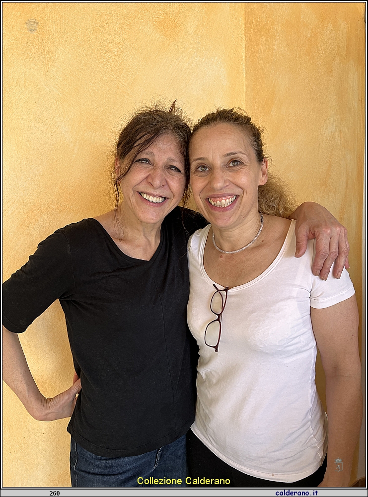 Le sorelle Orsola e Anna Rita Aprea.jpeg