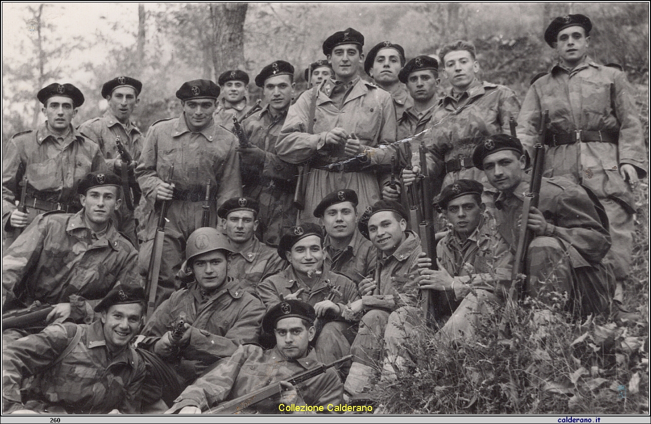 Peppino Maimone fila centrale primo a sinistra - Avellino 26-11-1954.jpg