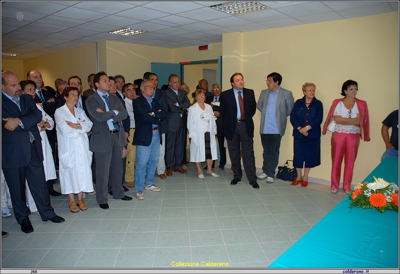 Uditori contenti per la riapertura dell'Ospedale di Maratea nel 2007 07P_0195.jpg