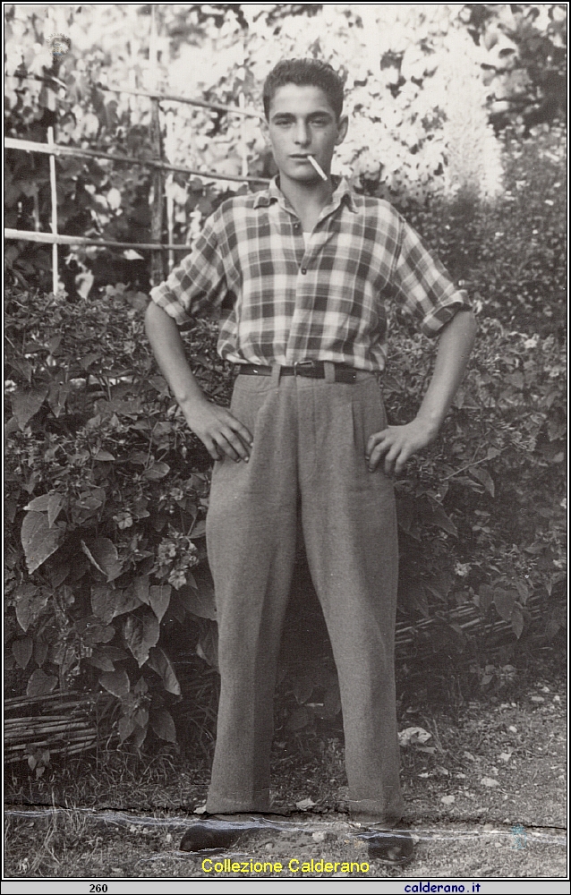 Vincenzo Maimone con la sigaretta.jpg