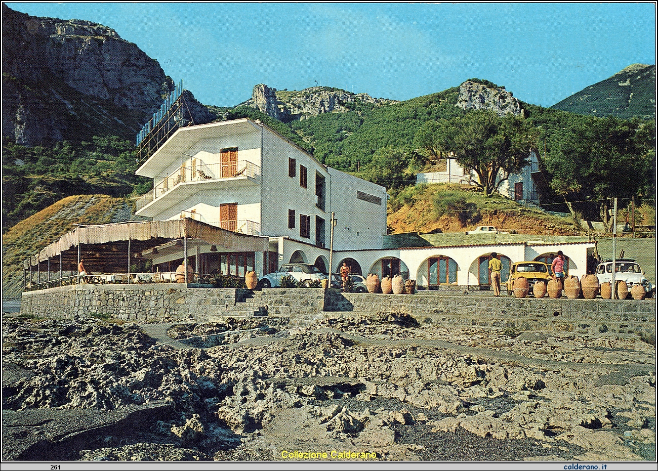 Cartolina - Acquafredda Hotel Gabbiano  - Scogliera - Ed. Hotel Gabbiano - 2 Categoria di Vittorio Cristofaro Tel. 0973 7363 85041 Acquafredda di Maratea.jpeg