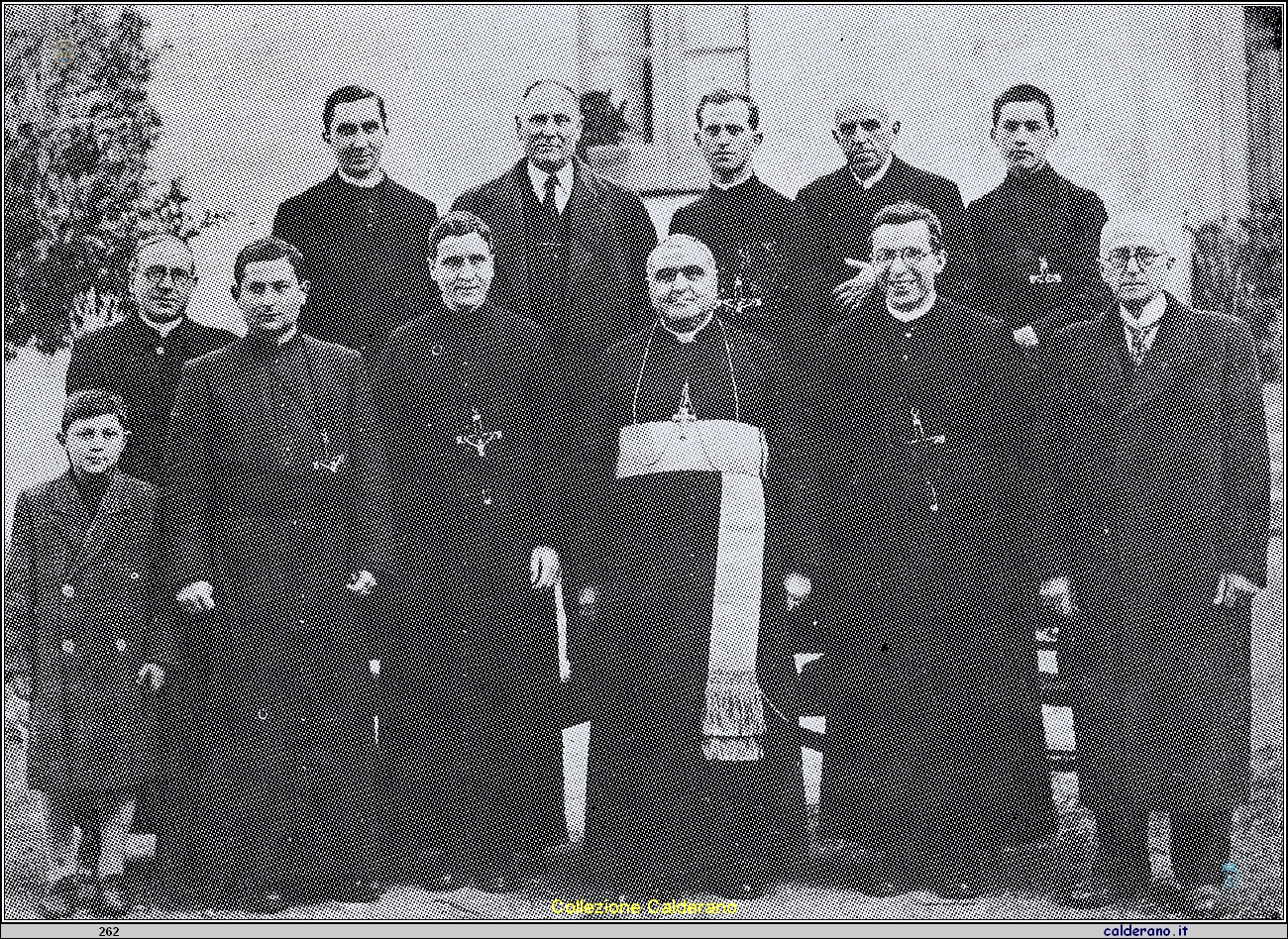 Arciprete Santoro, Biagio Limongi Quaglialatte, Padre Salerno, Don Biasino D'Attoli, Don Domenico Dammiano e Avv. Achille Raele - 1943.jpg