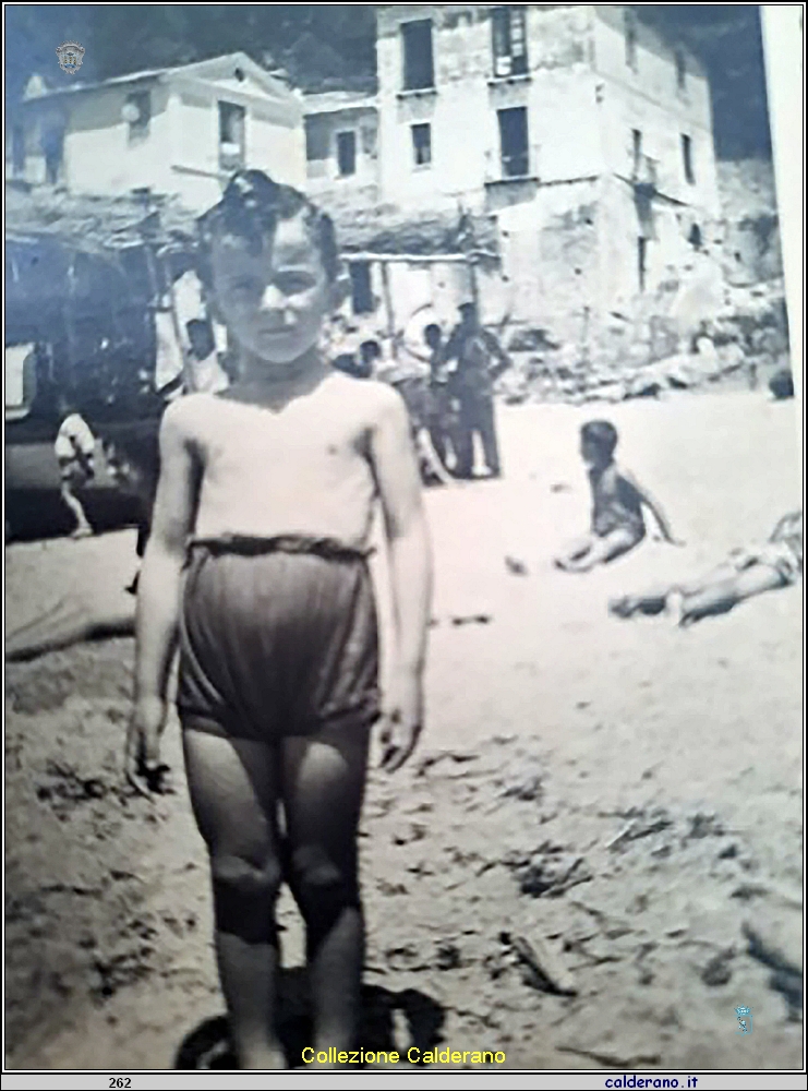 Bambino al Porto  Meta' anni '40.jpeg