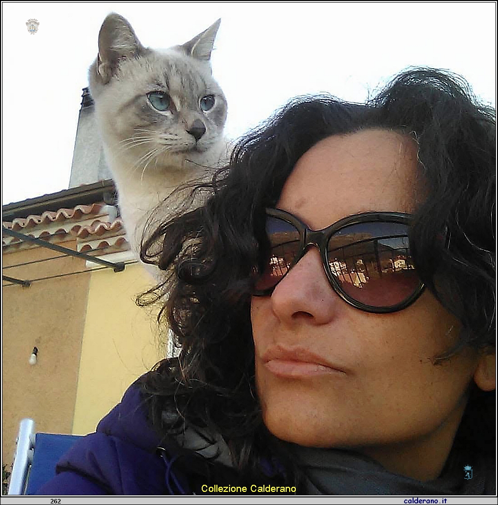 Carla Petrillo e il gatto.JPG