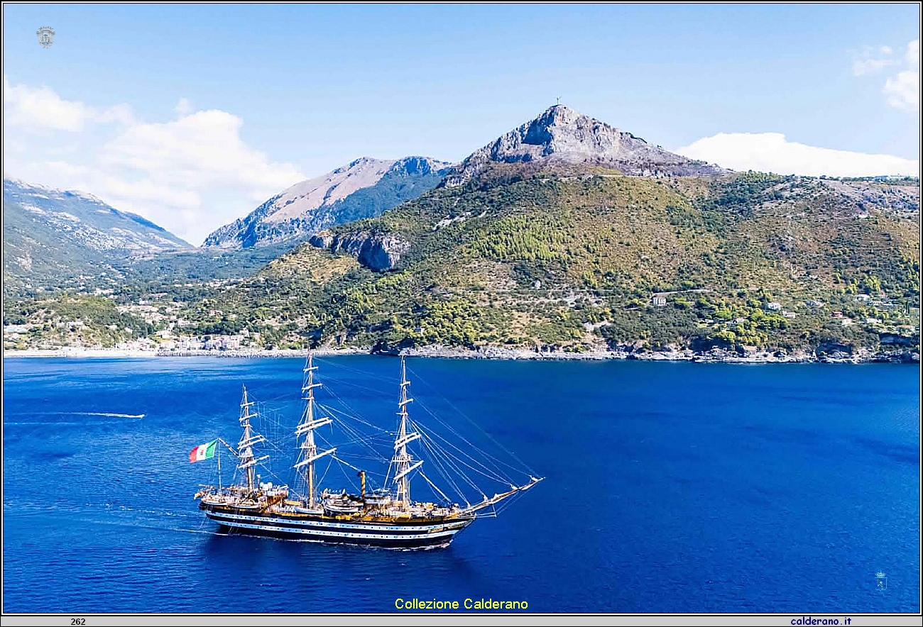 I tre monti di Maratea coronano i tre alberi dell'Amerigo Vespucci - 26 settembre 2026.jpeg