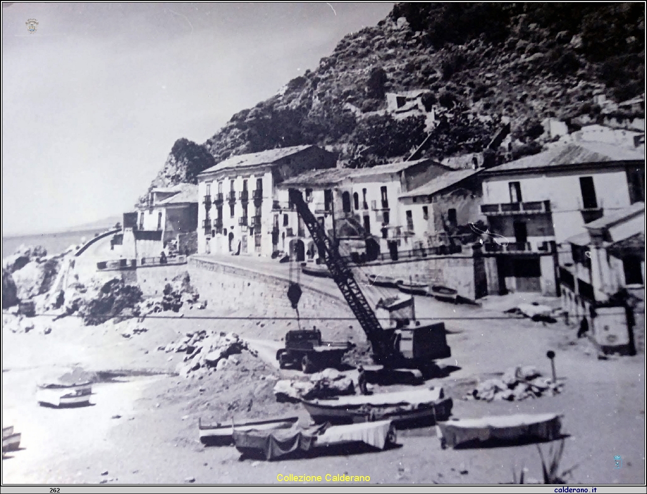 Inizio della costruzione del porto.jpg