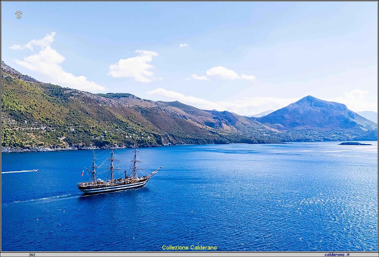 L'Amerigo Vespucci in rotta per l'isola di SantoJanni - 26 settembre 2026.jpeg