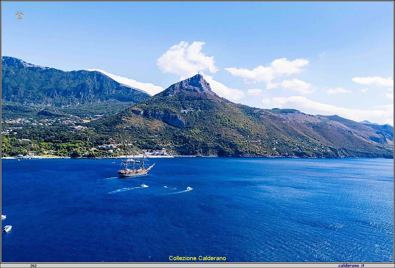 Nel blu marino di Maratea la nave Amerigo Vespucci - 26 settembre 2026.jpeg