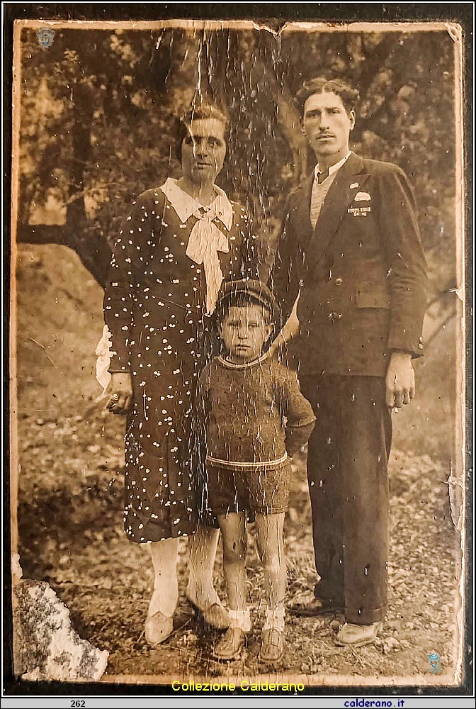Vincenza Martino e il marito Angelo De Biase e il figlio Luigi De Biase.JPG