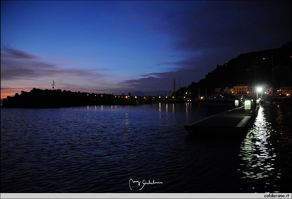 042 Ormeggio notturno.jpg