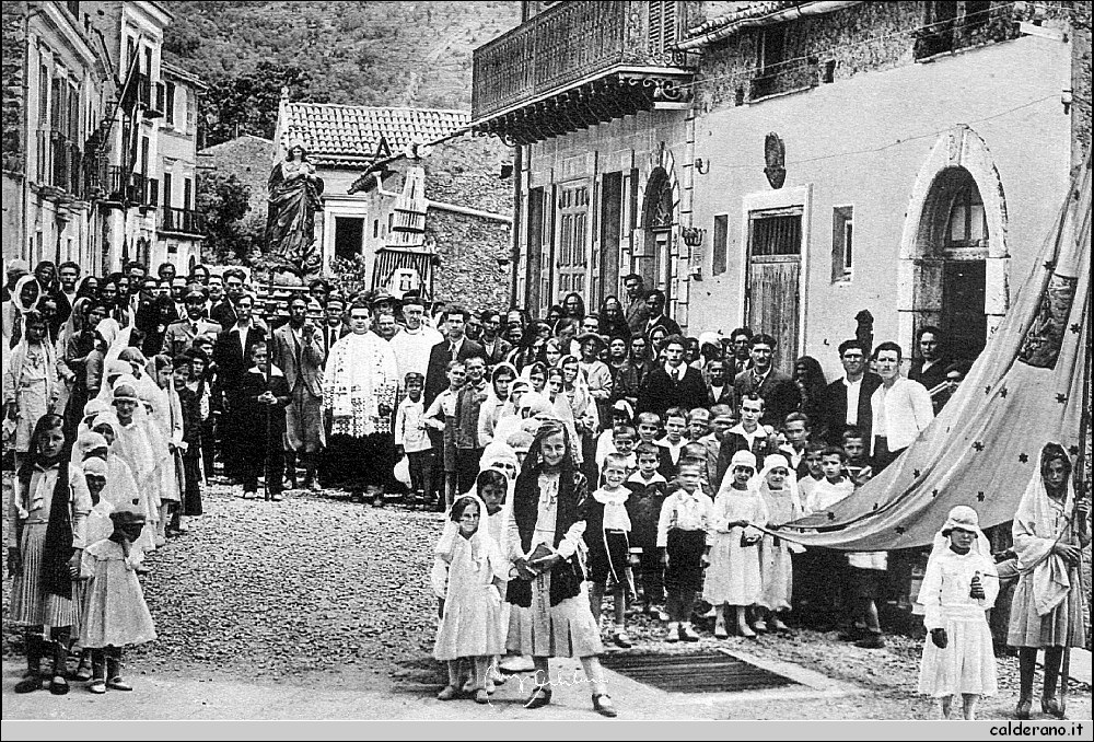 052 Processione Acquafredda copy.jpg