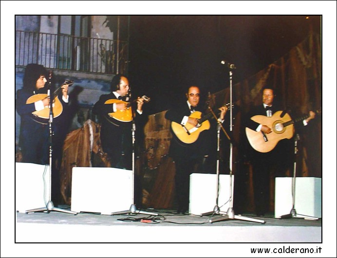 Amalia_Rodriguez_orchestra.jpg (114 KB)